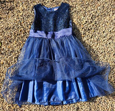 M107	dívčí slavnostní šaty vel. 134-140, 134