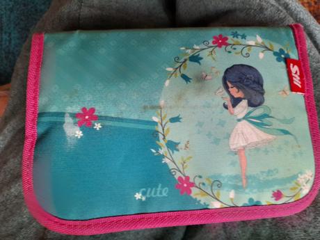 Penál still pro holčičku používaný,