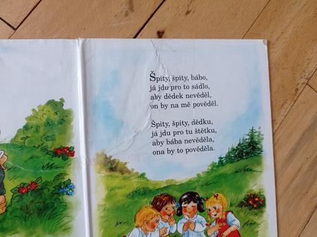 Kniha, leporelo - chodí pešek okolo,