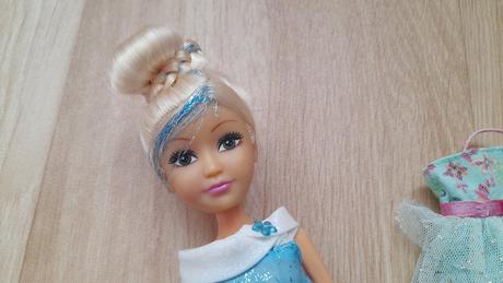 02 - panenka "barbie" + náhradní šaty, 