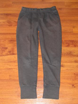 Černé tepláky, pepperts,134