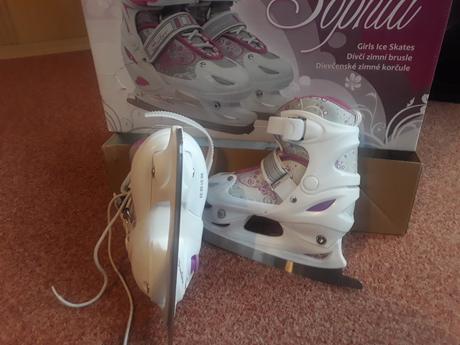 Dívčí zimní brusle, 30