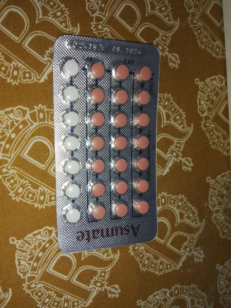 Antikoncepce Asumate po porodu. Užívat nejdříve bílé nebo červené tabletky?