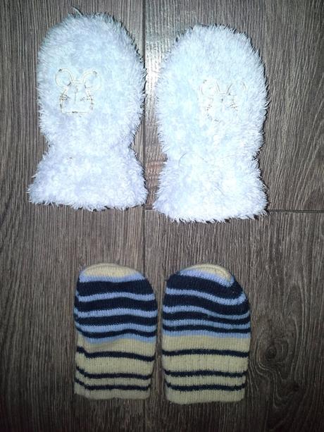 2x klučičí rukavičky , 62