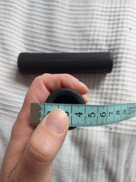 Nové gripy/rukojeti na kolo zn. kls, 