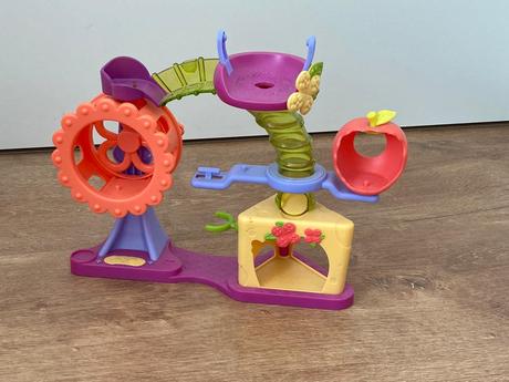 Littlest pet shop - zvířatká, domeček s kolotočem, 