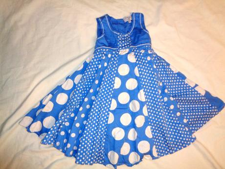 Krásné modré šaty s bílými puntíky, 116