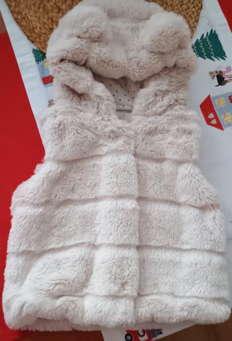 Nádherná chlupatá vestička s oušky na kapuci, primark,80