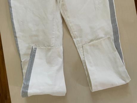 Džíny s lampasem, vel l i myslím m, pro menší nebo, l