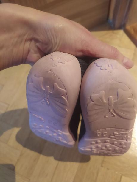 Dívčí bačkory, 33