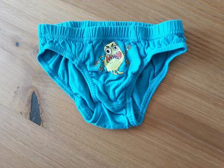 3 x slipy  reserved, reserved,122