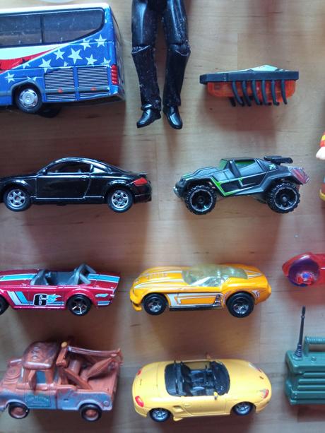 Hromádka hraček pro kluky,