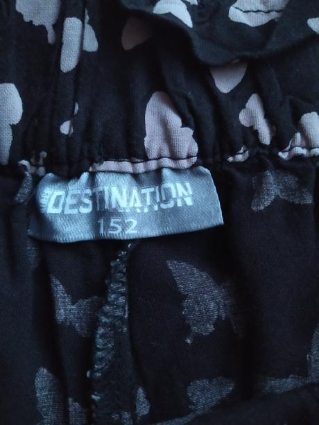 Černé kalhoty s motýlky, 152