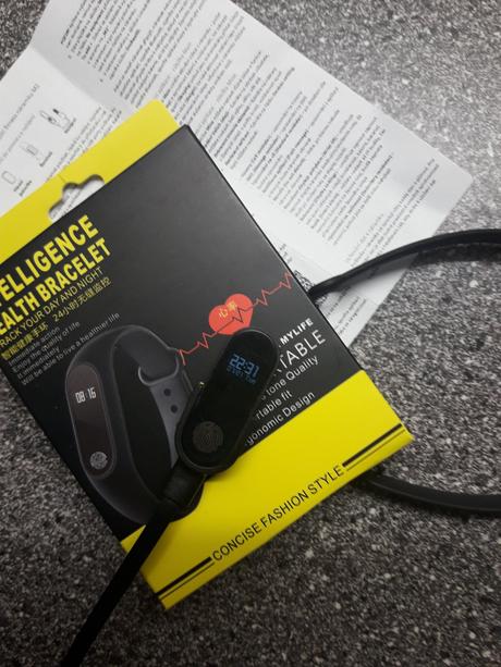 Fitness náramek m2 černý,