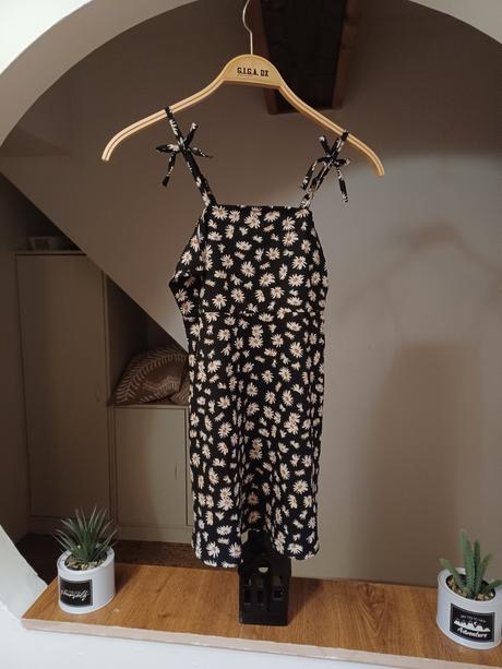 Kytičkové šaty shein, 140