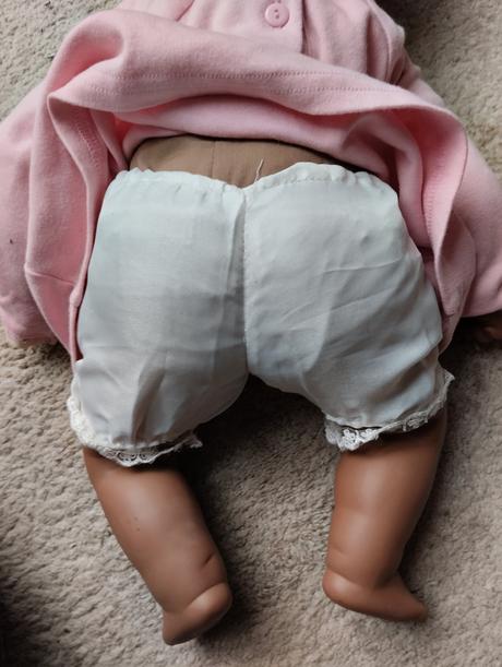 Porcelánová panenka mulatka značená, 