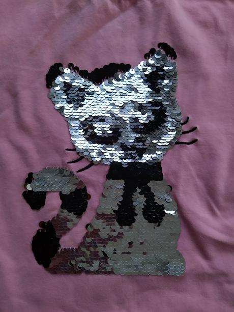 Růžové šaty s kočičkou, 122