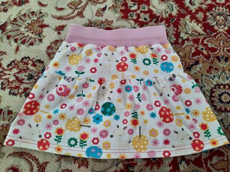 Veselá dívčí sukně, 98