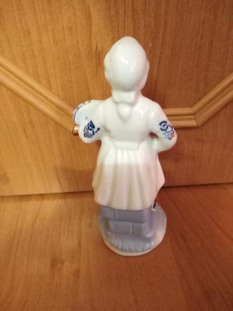 Porcelánové figurky pan a dáma, 