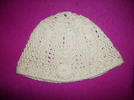 Čepička z bílé příze, 80