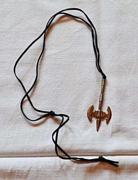 Přívěsek na kůži, 