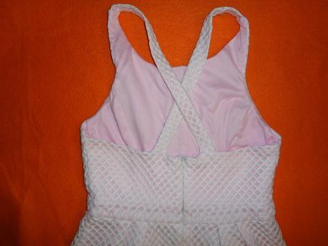 Exkluzivní bílé síťované šaty s růžovou podšívkou, 158