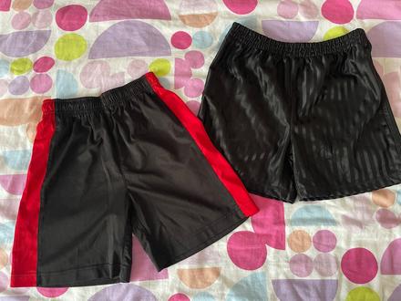 2 sportovni kratase 140/146, 140