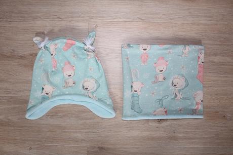 Čepičky a nákrčníky, 56