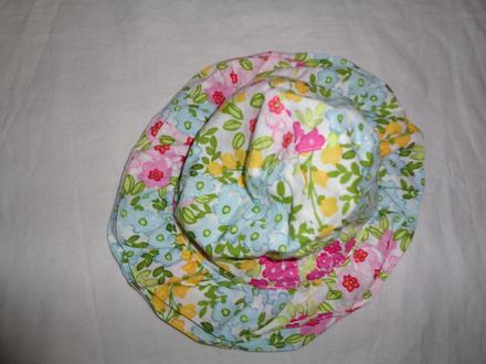 Nádherný květovaný kloubouček  od gapu, gap,68