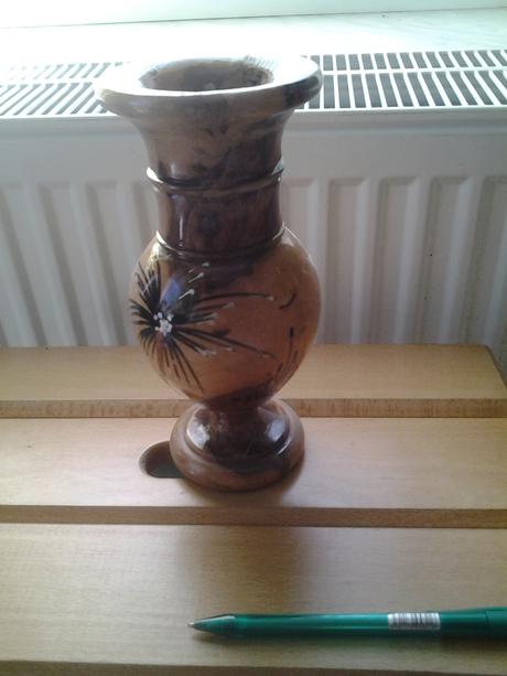 Dřevěna malovana váza,