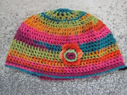 Háčkovaná čepice s kytičkou vel.92/104/110, 92