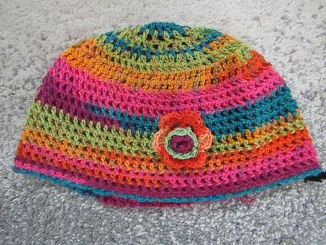 Háčkovaná čepice s kytičkou vel.92/104/110, 92