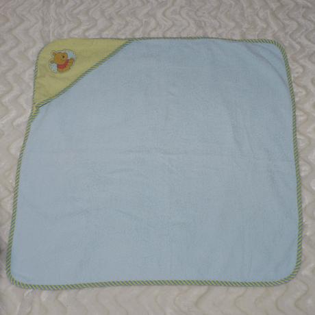 Rucnik s kapuckou a medvidkem pu, 