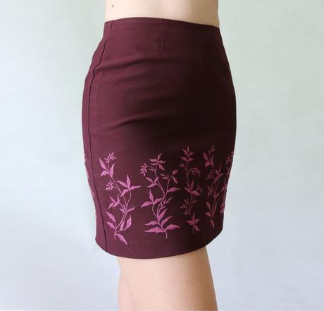 Vínová minisukně s výšivkou vel.s, s