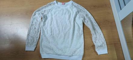 Bílý svetřík s krajkovymi rukávy yfk 146/152, 146