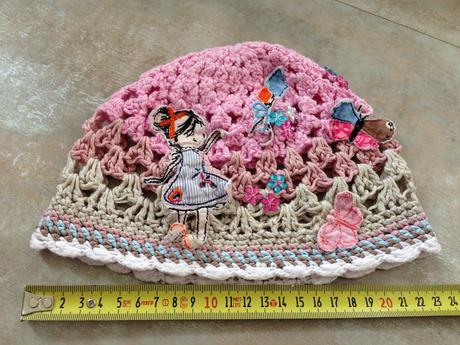 Růžová čepička motýl kytky panenka 1,5r. háčkovaná, 86