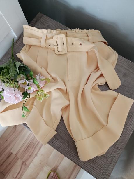 Žluté kraťasy, amisu,36