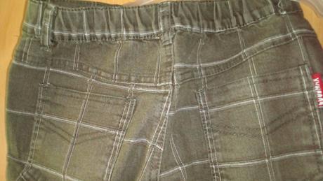 Kalhoty s výšivkami motýlů, 134