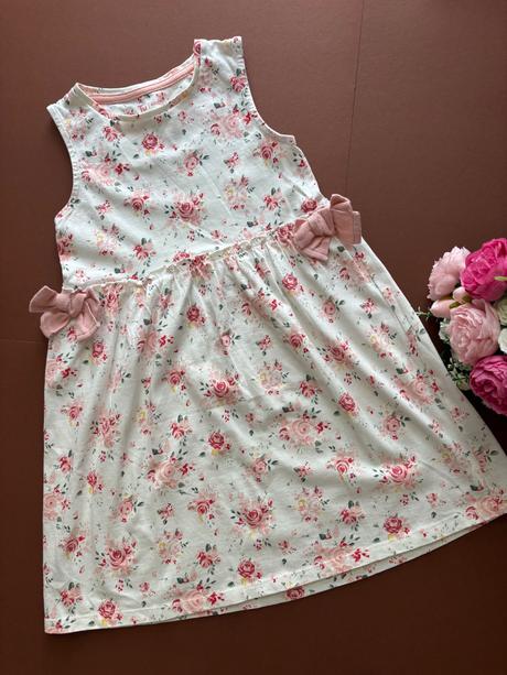 Ob/ šaty smetanové s růžemi zn. tu - v.5/6 let, tu,116
