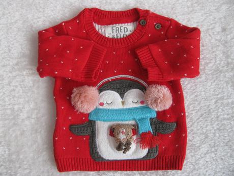 Krásný červený svetřík s tučňákem, f&f,56