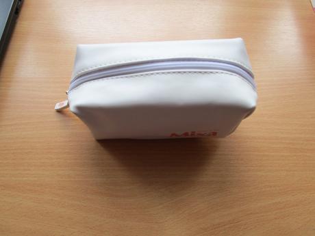 Téměř nepoužívaná menší kosmetická taštička, 