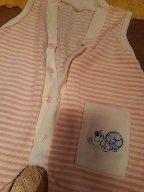 Malé růžové dupačky na holčičku šnek, 56