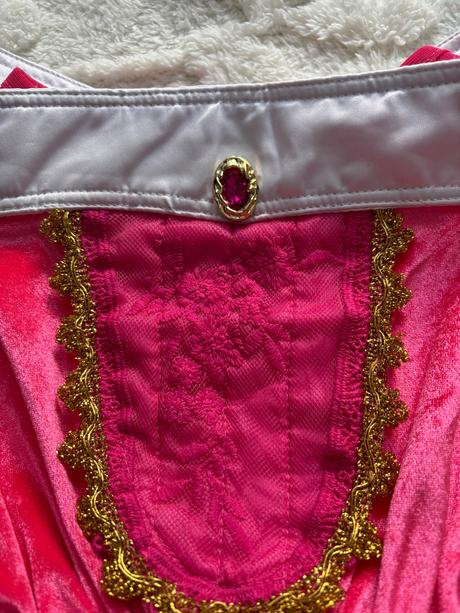 An28/ kostým šípková růženka - v.cca 5/6 let, 