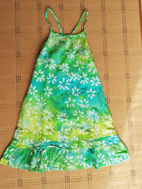 Zelené plátěné šaty, 134