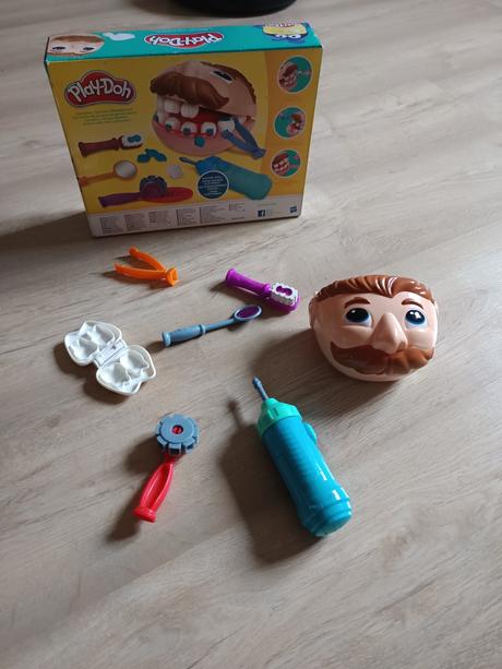 Hračka play-doh zubař,