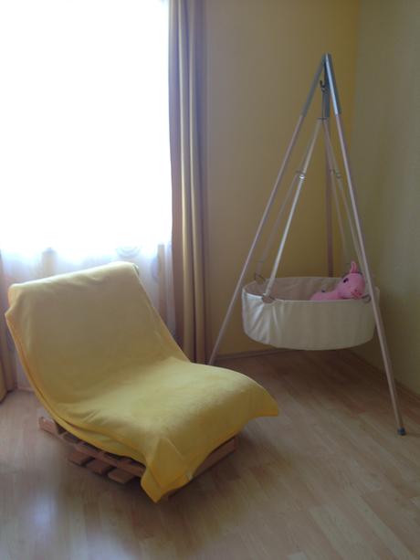 Pokojik pro mimi-kolebka leander,kreslo+policeikea,