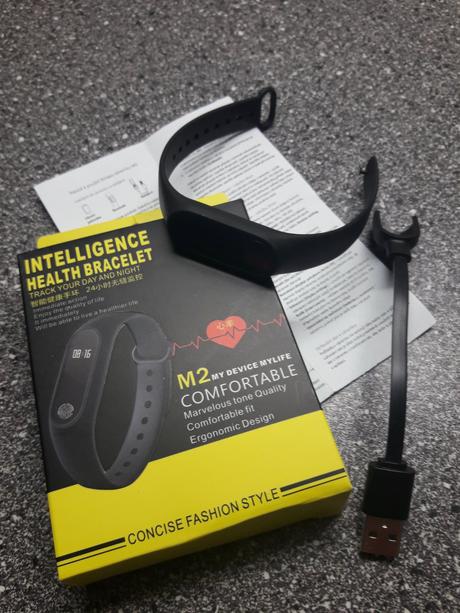 Fitness náramek m2 černý,