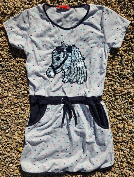 M125	dívčí bavlněné lehké šaty koník vel. 134-140, 134