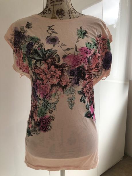 Kvetovane tricko s efektnim vystrihem na zadech xs, mango,xs