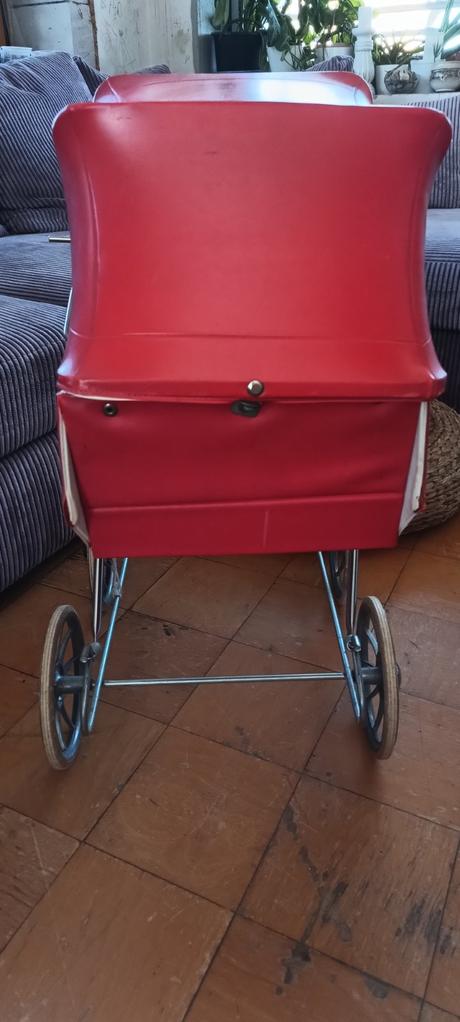 Retro kočárek pro panenky,